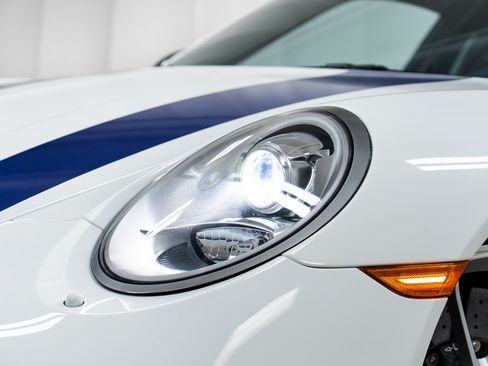 Certified 2016 Porsche 911 R RWD image 40