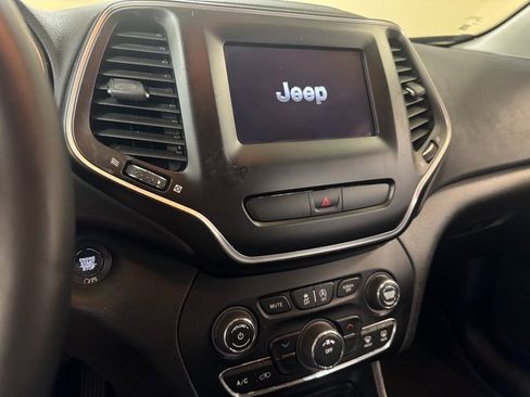 Used 2019 Jeep Cherokee Latitude Plus image 13