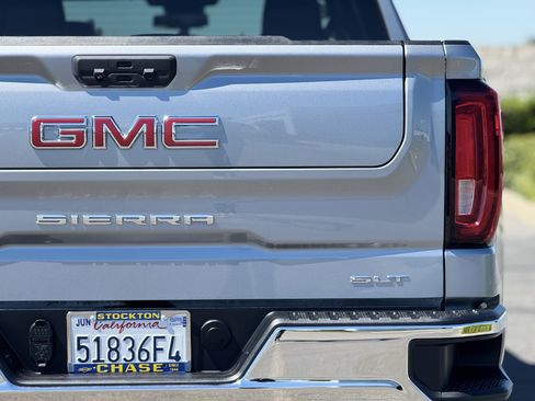 Certified 2025 GMC Sierra 1500 SLT AWD/4WD image 8