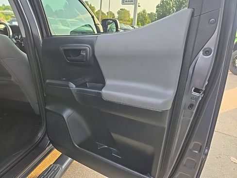 Used 2022 Toyota Tacoma SR image 72