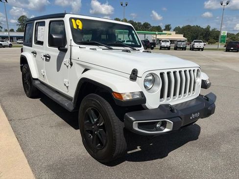 Used 2019 Jeep Wrangler Unlimited Sahara AWD/4WD image 4