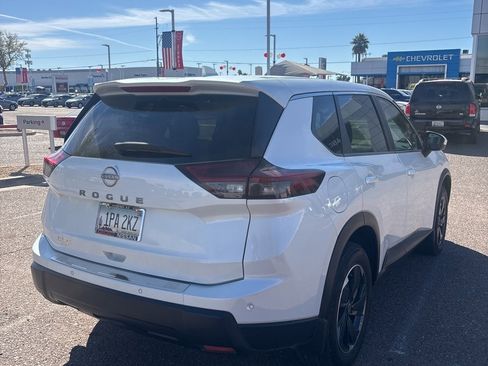 Used 2025 Nissan Rogue SV image 9