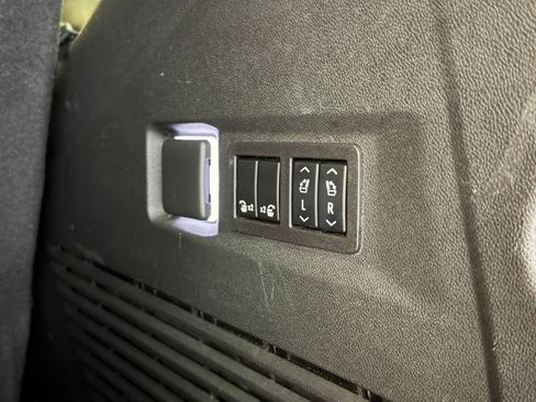 Used 2023 GMC Yukon AT4 w/ AT4 Premium Package image 43