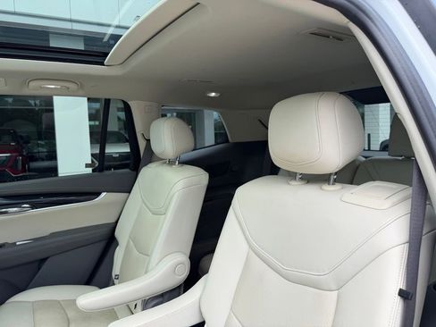 Used 2023 Cadillac XT6 Premium Luxury FWD image 12