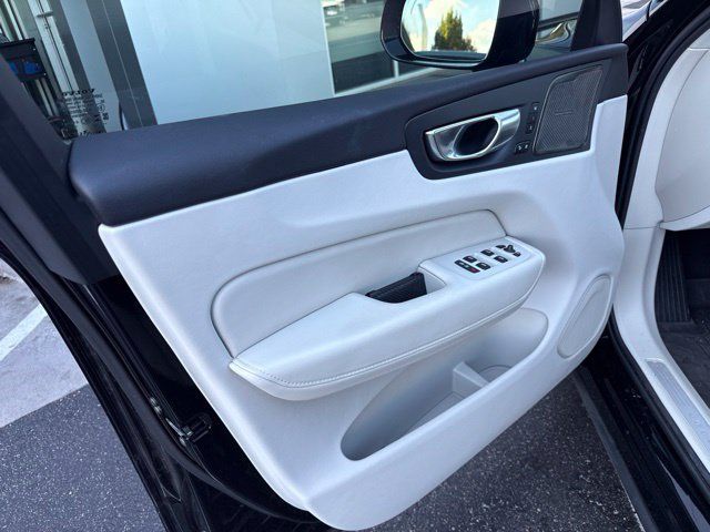 Used 2025 Volvo XC60 T8 Plus w/ Protection Package Premier AWD/4WD image 6