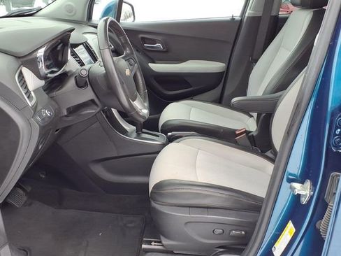 Used 2020 Chevrolet Trax LT w/ LT Convenience Package image 7