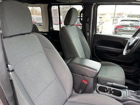 Used 2025 Jeep Wrangler Unlimited Sport AWD/4WD image 13