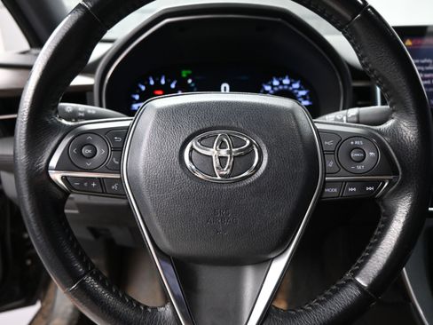 Used 2019 Toyota Avalon XLE w/ Moonroof Package image 11