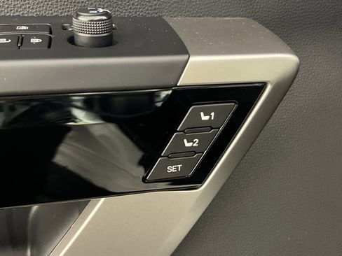 Used 2024 Toyota Sequoia Limited image 32