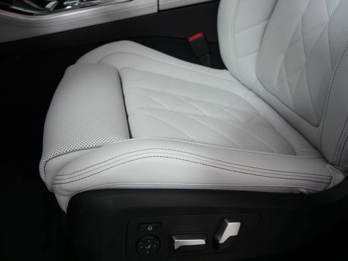 Used 2026 BMW X5 xDrive50e w/ Premium Package AWD/4WD image 9