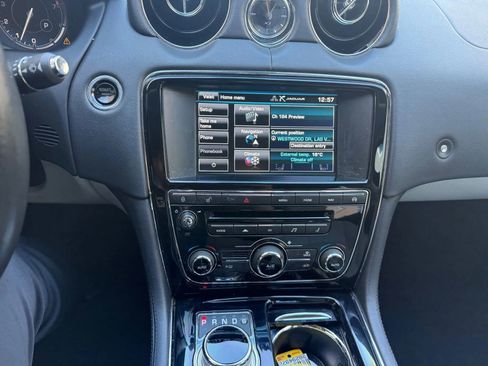 Used 2015 Jaguar XJ image 18