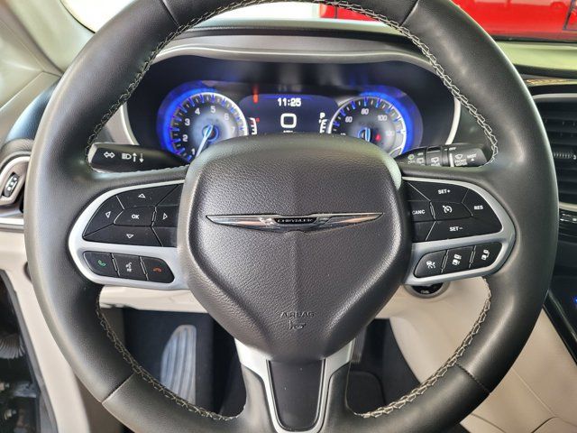 Used 2023 Chrysler Pacifica Touring-L FWD image 23