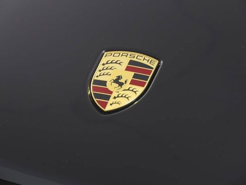 Used 2025 Porsche Macan image 19