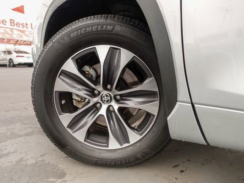 Certified 2023 Toyota Highlander XLE image 63