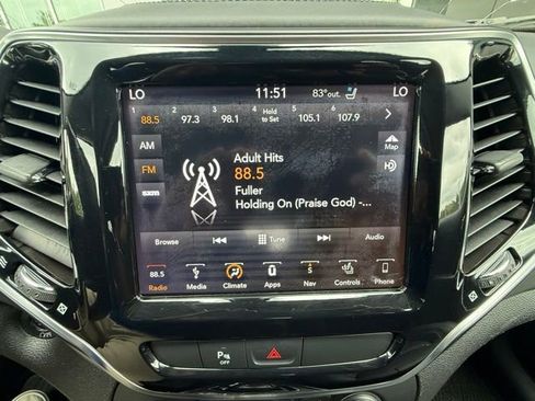 Used 2019 Jeep Cherokee Overland AWD/4WD image 32