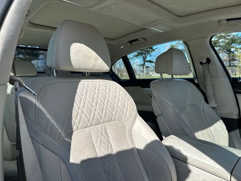 Used 2018 BMW 750i xDrive image 26