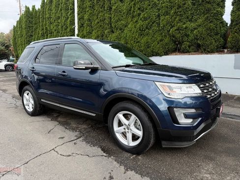 Used 2017 Ford Explorer XLT w/ Equipment Group 202A AWD/4WD image 1