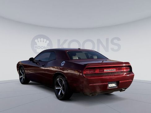 Used 2014 Dodge Challenger SXT image 4