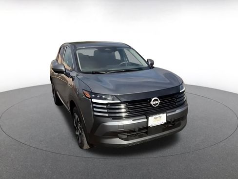 Used 2025 Nissan Kicks SV image 3