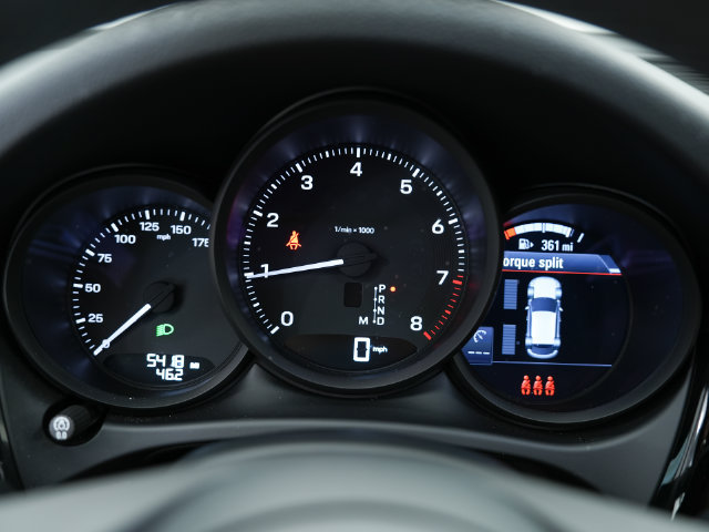 Certified 2026 Porsche Macan AWD/4WD image 16