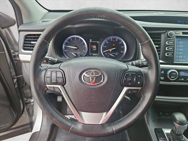Used 2017 Toyota Highlander SE FWD image 12