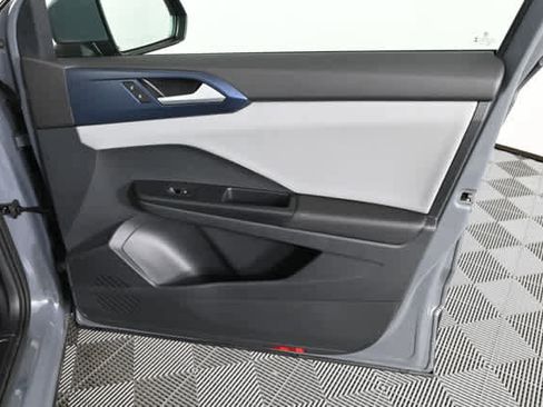 Used 2023 Volkswagen Taos SE FWD image 9
