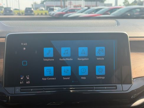 Used 2025 Volkswagen Atlas SE FWD image 27