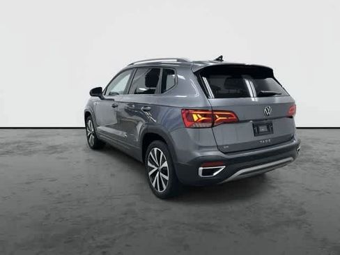 Used 2024 Volkswagen Taos SE FWD image 2