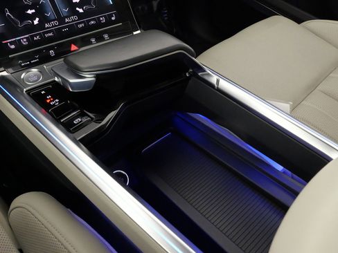 Used 2019 Audi e-tron Prestige w/ Prestige Package image 59