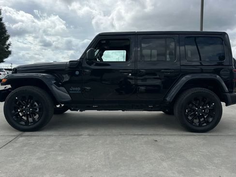 Used 2025 Jeep Wrangler Sahara w/ Safety Group image 6