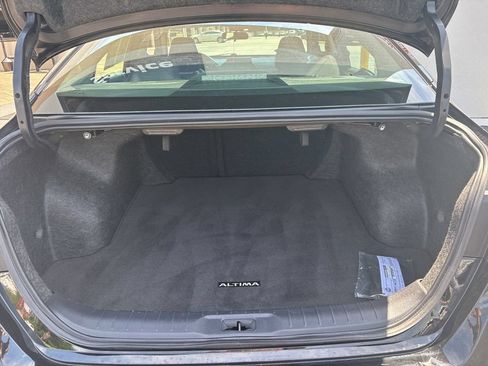 Used 2025 Nissan Altima 2.5 SV FWD image 32