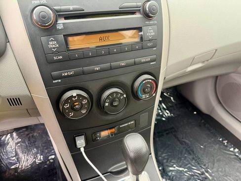 Used 2010 Toyota Corolla LE image 18