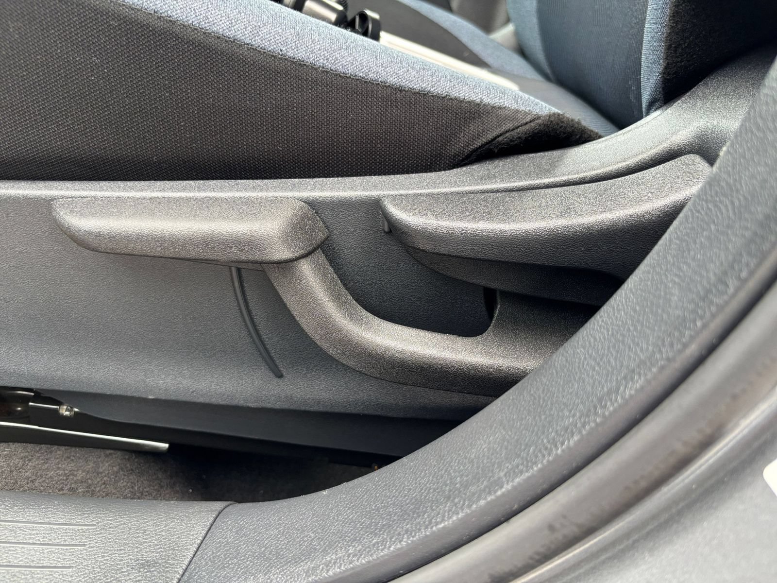 Used 2025 Nissan Versa SV FWD image 21
