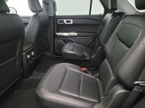 Used 2022 Ford Explorer XLT w/ Equipment Group 202A image 18