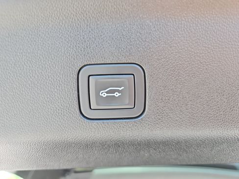 Used 2024 GMC Yukon SLT RWD image 13