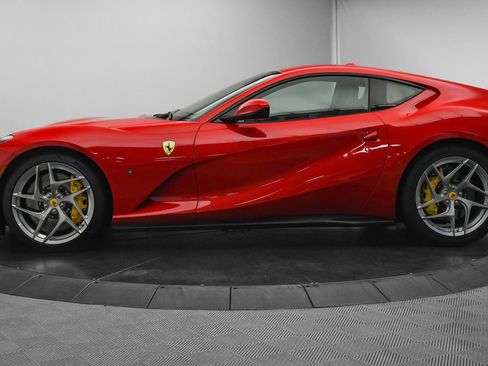 Used 2018 Ferrari 812 Superfast RWD image 4