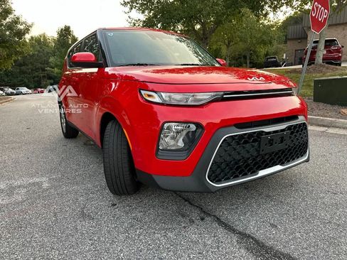 Used 2022 Kia Soul LX w/ Technology Package image 4