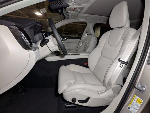 New 2025 Volvo XC60 B5 Ultra w/ Protection Package Premier AWD/4WD image 13