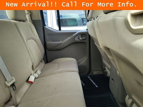 Used 2011 Nissan Frontier SV AWD/4WD image 11