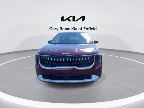 Used 2025 Kia Carnival FWD image 3