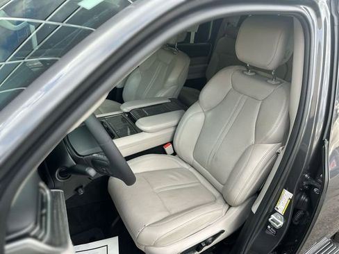 Used 2022 Jeep Wagoneer Series III w/ Premium Group I image 12