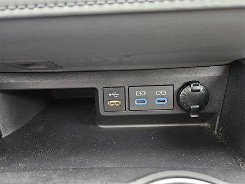 Used 2022 Toyota Highlander XLE image 26