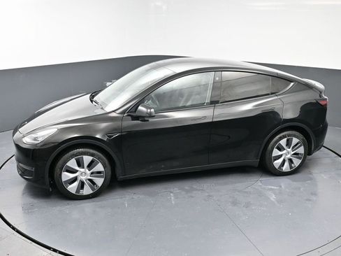 Used 2023 Tesla Model Y Long Range image 49