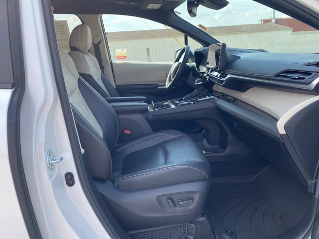 Certified 2025 Toyota Sienna Platinum AWD/4WD image 19