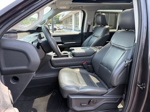 Used 2025 Ford Expedition Active AWD/4WD image 21