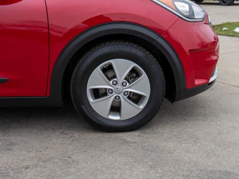 Used 2017 Kia Niro LX image 32