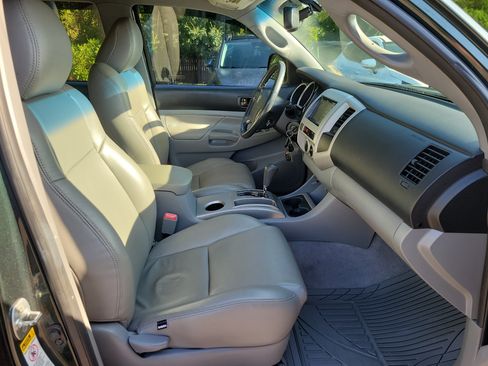 Used 2010 Toyota Tacoma PreRunner w/ TRD Sport Pkg RWD image 7
