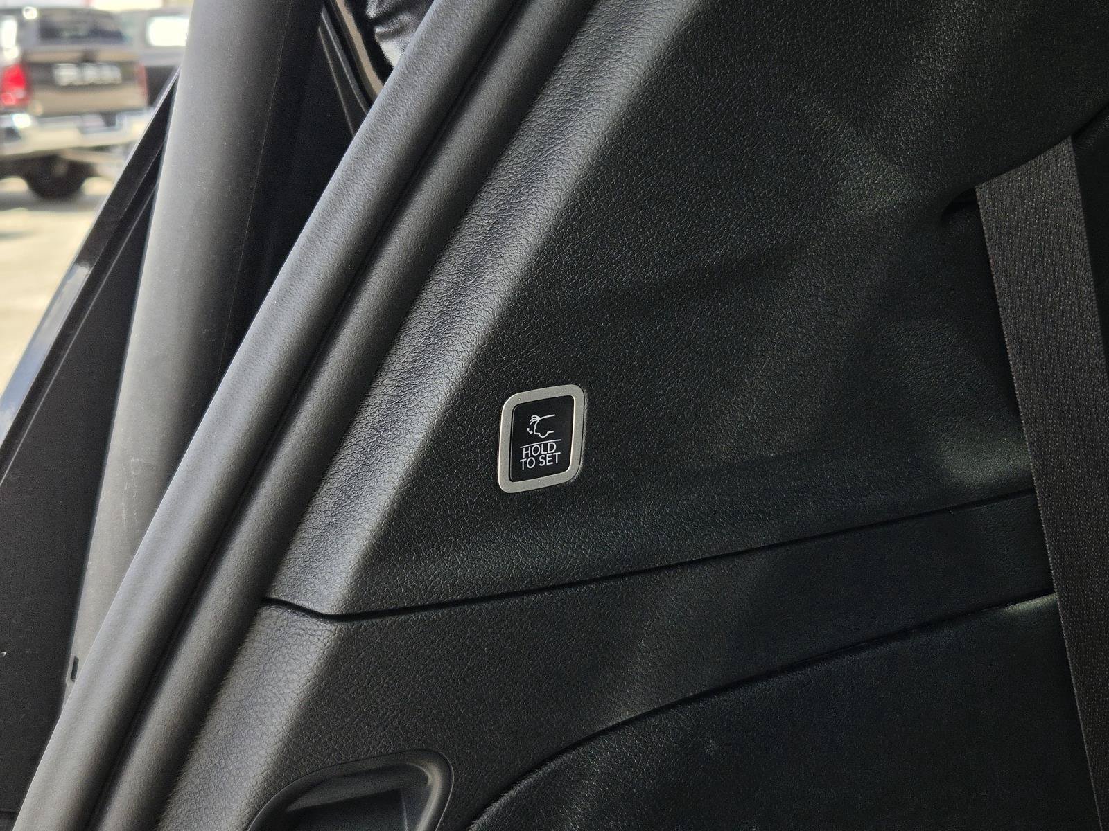 New 2027 Chrysler Pacifica Select FWD image 8