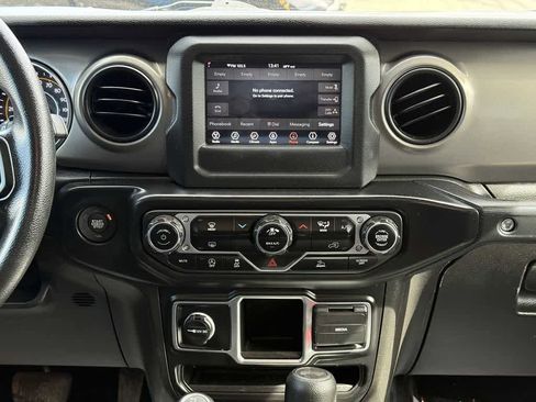 Used 2022 Jeep Wrangler Willys image 11