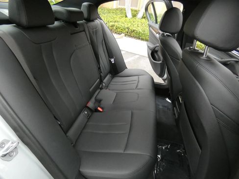 Used 2019 BMW 530i w/ Convenience Package image 34